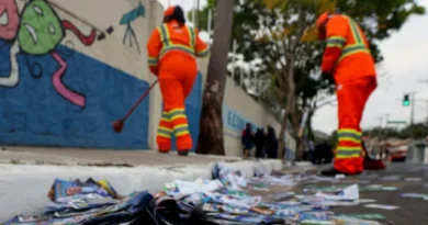 TRE-SP alerta: derramamento de santinhos é crime eleitoral