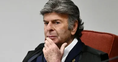 Filho de Fux tratou Vorcaro ‘irmão’ e falou em estender ‘tapete vermelho’ para ex-banqueiro