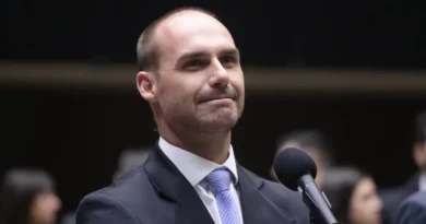 Eduardo Bolsonaro elogia tentativa de interferência dos EUA na eleições