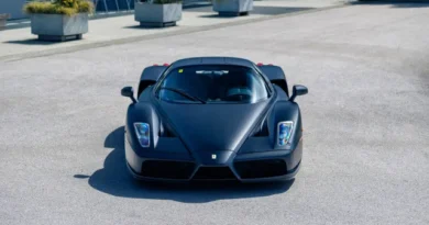 Ferrari Enzo único no mundo vai a leilão após passar por família real