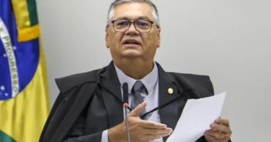 Dino anula decisão do TSE e libera publicação sobre Nossa Senhora