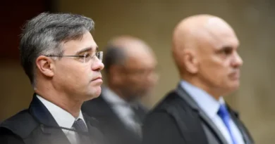 Mendonça pede arquivamento de denúncia contra ele e sugere que Moraes deveria ser investigado