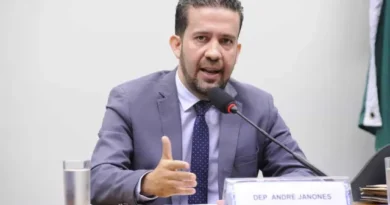 Janones reúne 2 milhão em tropa digital para ampliar apoio a Lula