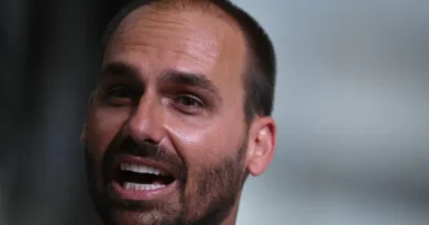 Eduardo Bolsonaro diz que vai transferir embaixada para Jerusalém em governo Flávio