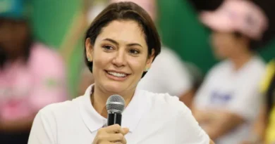 Michelle faz postagem em nome de Jair Bolsonaro e defende ‘respeito’ a aliados