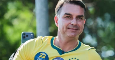 Lula diz que plano de ajuste de Flávio Bolsonaro é para ‘cortar do sangue do povo’