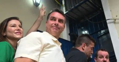 Flávio Bolsonaro diz confiar em ‘voto de revolta’ no primeiro turno