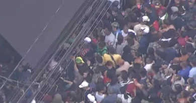 Inauguração de loja popular causa tumulto e fecha vias no Brás, em SP