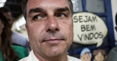 Direitos garantidos? Flávio Bolsonaro fala em mudar a constituição