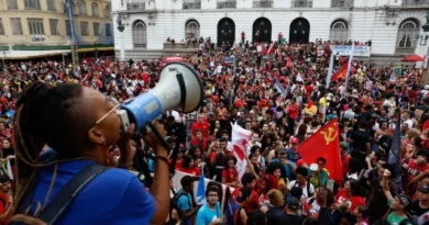 Estudantes fazem atos pelo país em apoio a Lula