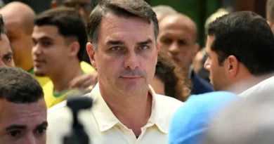 Flávio diz que o pai colocará a faixa presidencial nele no dia da posse