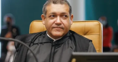 Nunes Marques dá 10 dias para PGR se manifestar sobre revisão criminal de Bolsonaro