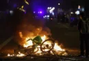 Jovens em Barcelona causam caos em protesto com danos materiais
