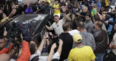 Flávio Bolsonaro vota no Rio de Janeiro. “Chegou a hora da mudança”
