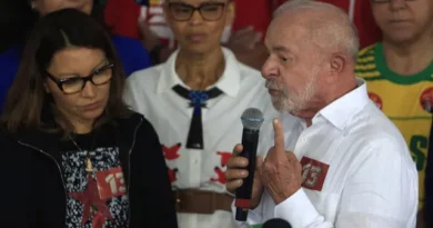 ‘Vá se catar’, diz Janja a jornalista que sugeriu que Lula parecia desanimado após votar