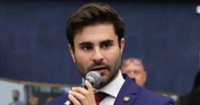 Deputado eleito Pedro Rousseff sofre grave acidente de carro