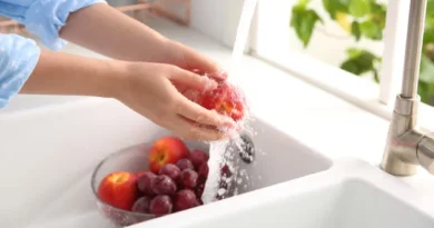 Bicarbonato de sódio ajuda a lavar frutas? Veja o que diz especialista