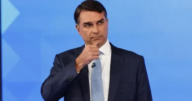 Flávio Bolsonaro diz que vitória de Lula é “matematicamente impossível”